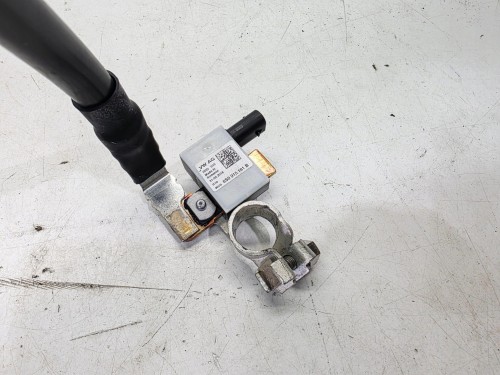 KLEMA MINUSOWA AUDI VOLKSWAGEN SEAT SKODA 8S0915181B