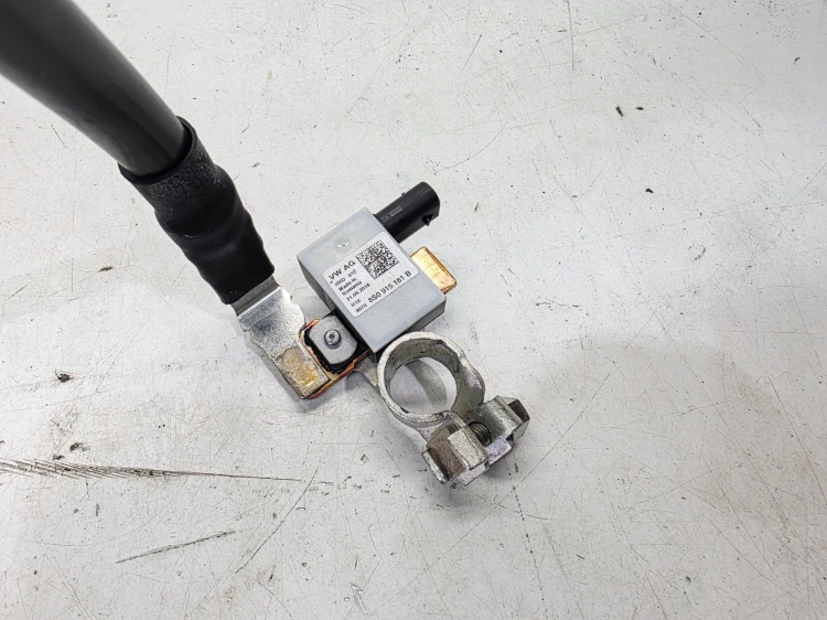 KLEMA MINUSOWA AUDI VOLKSWAGEN SEAT SKODA 8S0915181B