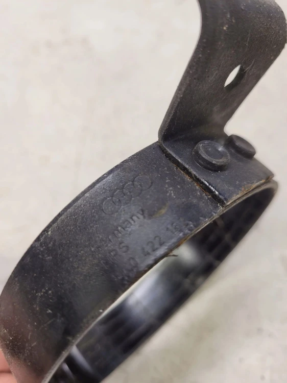 UCHWYT ZBIORNIKA WSPOMAGANIA AUDI A4 A5 8K0422162