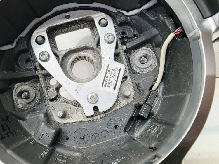 KIEROWNICA SKÓRA MULTI BIAŁA NIĆ ŚCIĘTA AUDI TT TTS 8J 8J0419091K BDB 23/25