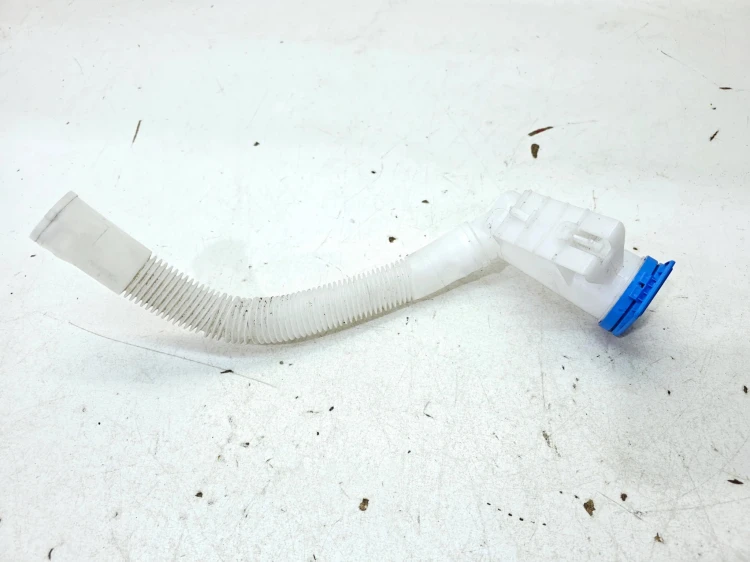 WLEW PŁYNU DO SPRYSKIWACZY AUDI Q4 E-TRON 1EA955463