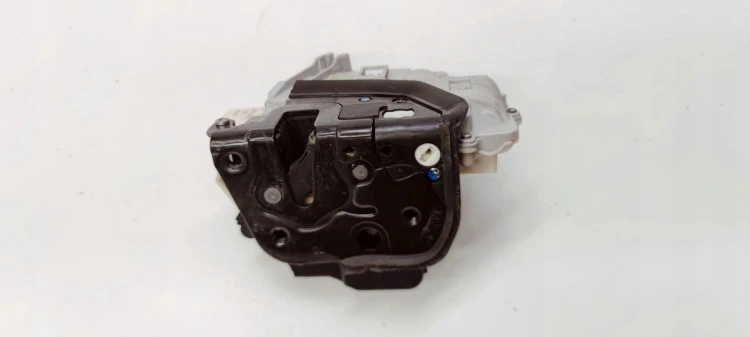 ZAMEK DRZWI PRAWY PRZÓD AUDI A4 B7 8E1837016AB 7P