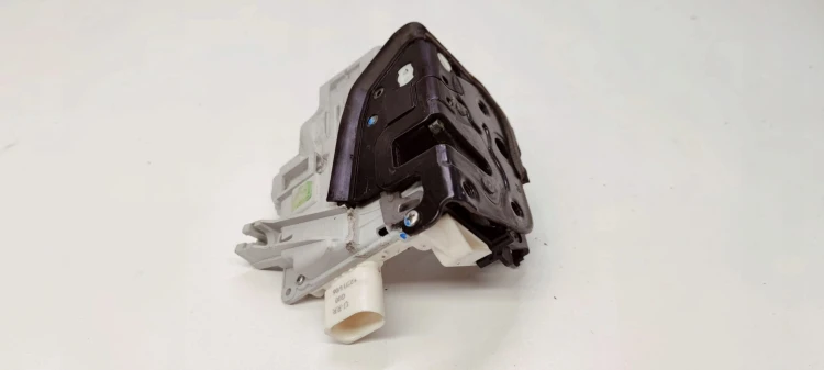 ZAMEK DRZWI PRAWY PRZÓD AUDI A4 B7 8E1837016AB 7P