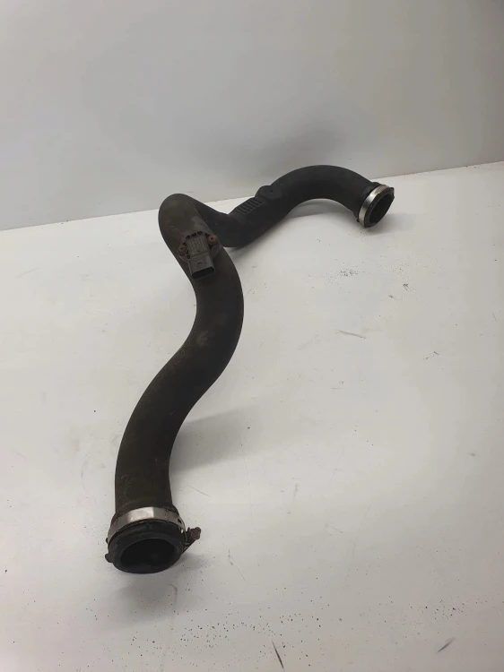 PRZEWÓD RURA INTERCOOLERA AUDI A4 A5 8K0145673AL