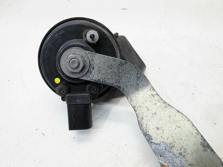 KLAKSON SYGNAŁ LOW PRAWY AUDI A3 8V LIFT 8V0951230D 5Q0951221F