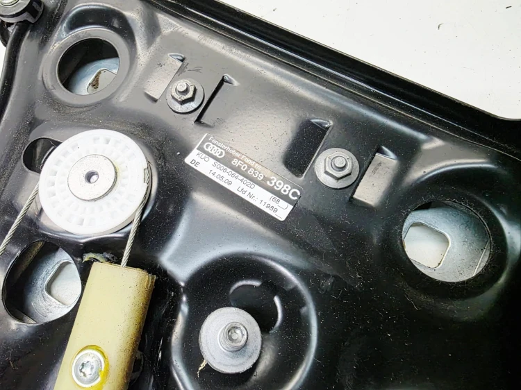 MECHANIZM PODNOSZENIA SZYBY LINKI PRAWY TYŁ AUDI A5 8F CABRIO 8F0839398C