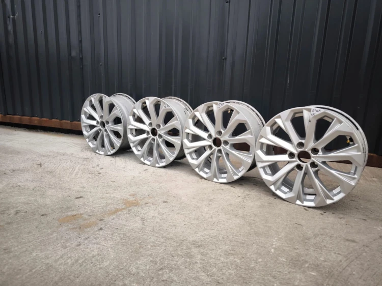 FELGA FELGI KOMPLET AUDI A4 B9 A5 8W ITP 7.5 J R17 ET38 8W0601025L R*12*