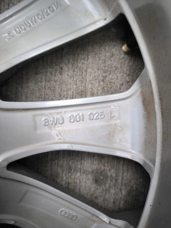 FELGA FELGI KOMPLET AUDI A4 B9 A5 8W ITP 7.5 J R17 ET38 8W0601025L R*12*