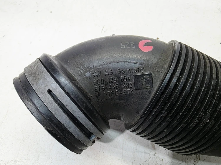 RURA SSĄCA POWIETRZA AUDI A3 8V VOLKSWAGEN SEAT SKODA 1.6 TDI 5Q0129635C