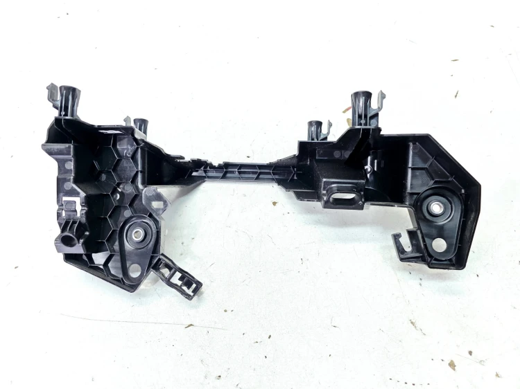 UCHWYT WSPORNIK GNIAZDA ŁADOWARKI AUDI Q4 E-TRON 89A907372