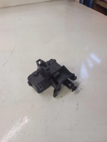 SIŁOWNIK KLAPKI PALIWA AUDI A4 A5 A6 Q5 8K0862153D