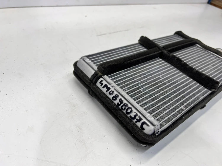 NAGRZEWNICA WYMIENNIK CIEPŁA AUDI Q5 FY 4M0898037C