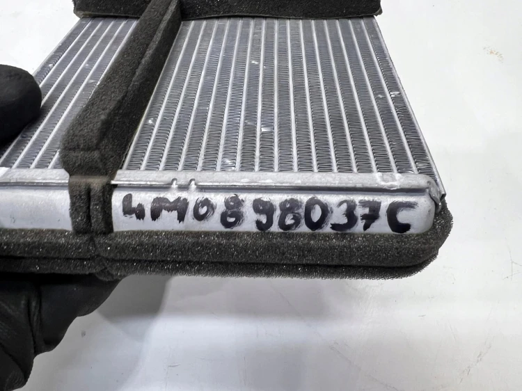 NAGRZEWNICA WYMIENNIK CIEPŁA AUDI Q5 FY 4M0898037C