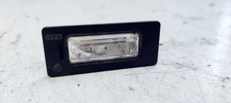 LAMPKA OŚWIETLENIA TABLICY AUDI A4 B8 A5 8T0943021