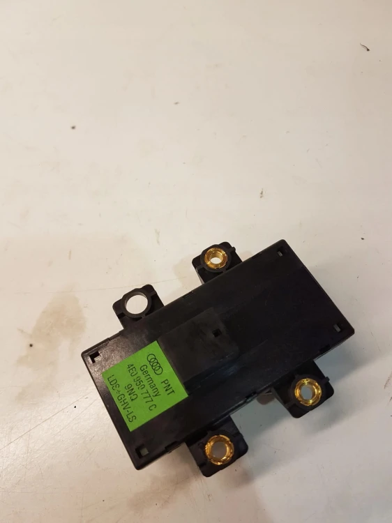 PRZEŁĄCZNIK REGULACJI FOTELA AUDI A8 D3 4E0959777C