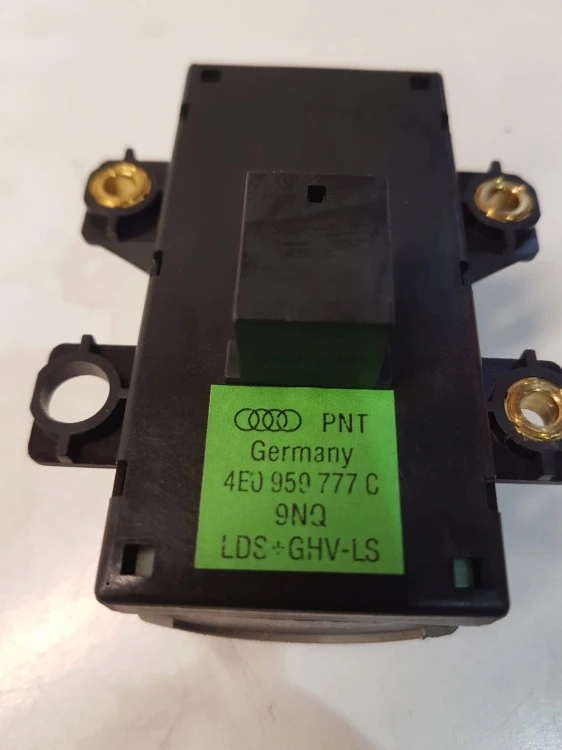 PRZEŁĄCZNIK REGULACJI FOTELA AUDI A8 D3 4E0959777C