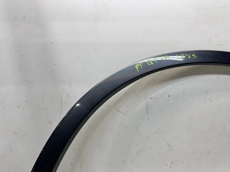 LISTWA Z BŁOTNIKA NAKŁADKA PRAWY PRZÓD AUDI Q7 4M LZ7S SLINE 4M0853718B