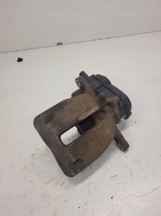 ZACISK HAMULCOWY LEWY TYŁ AUDI A4 A5 A6 SQ5 6455A