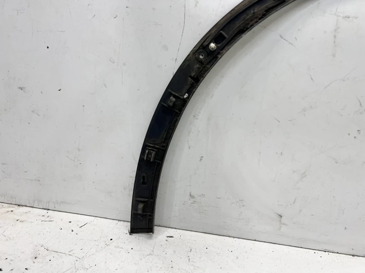 LISTWA Z BŁOTNIKA NAKŁADKA PRAWY PRZÓD AUDI Q7 4M LZ7S SLINE 4M0853718B