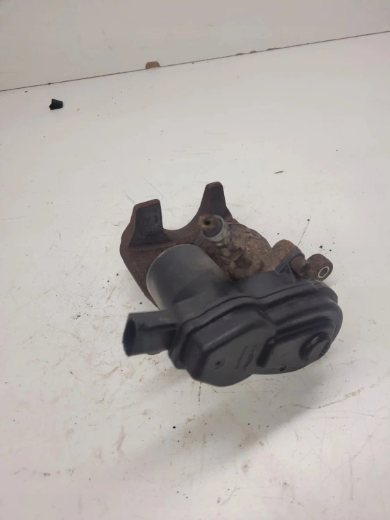 ZACISK HAMULCOWY LEWY TYŁ AUDI A4 A5 A6 SQ5 6455A