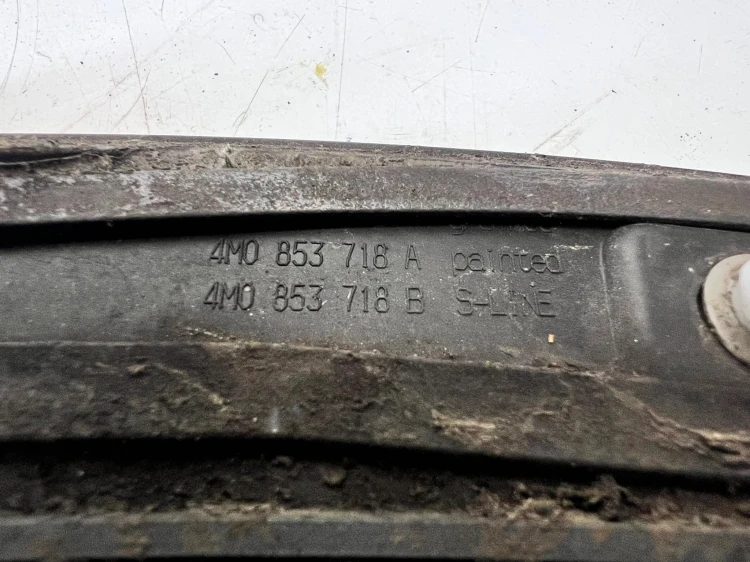 LISTWA Z BŁOTNIKA NAKŁADKA PRAWY PRZÓD AUDI Q7 4M LZ7S SLINE 4M0853718B