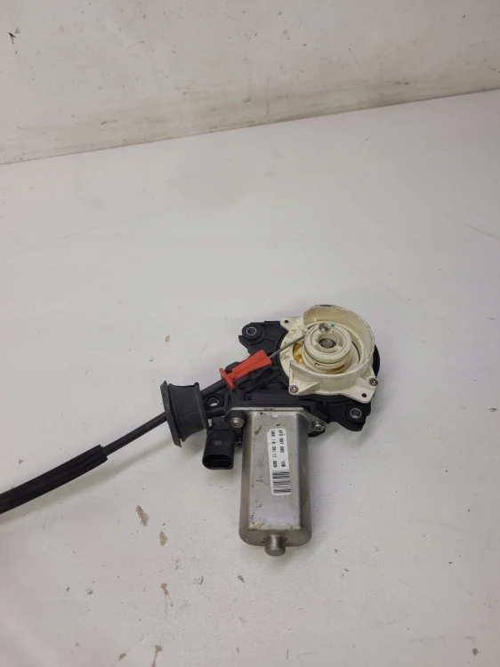 ZAMEK DRZWI PRAWY TYŁ AUDI A8 D4 4H0839016D DOCIĄG