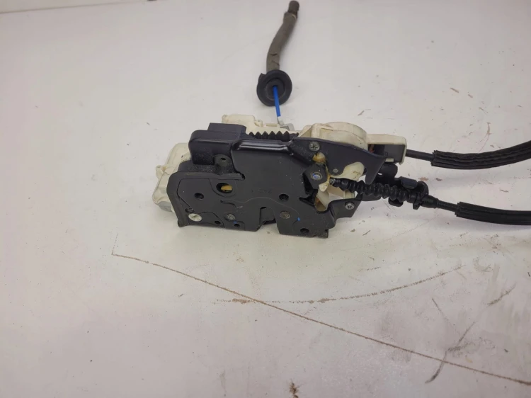 ZAMEK DRZWI PRAWY TYŁ AUDI A8 D4 4H0839016D DOCIĄG
