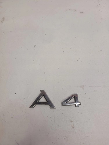 ZNACZEK EMBLEMAT KLAPY TYŁ AUDI A4 B7 ORYGINAŁ