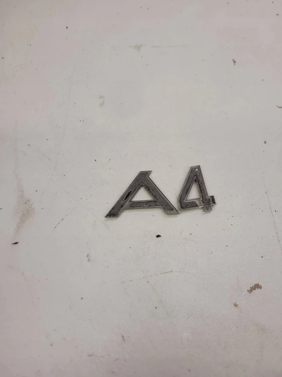 ZNACZEK EMBLEMAT KLAPY TYŁ AUDI A4 B7 ORYGINAŁ