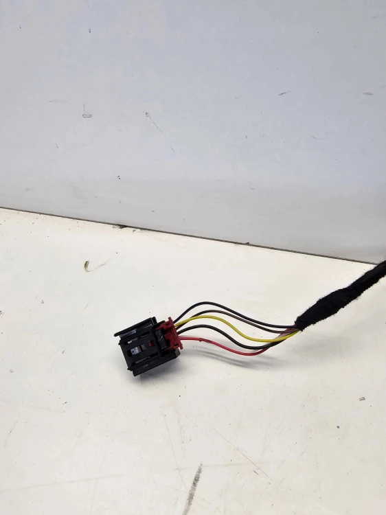 LUSTERKO ZEWNĘTRZNE PRAWE AUDI A1 8X4 6-PIN UK LB9A