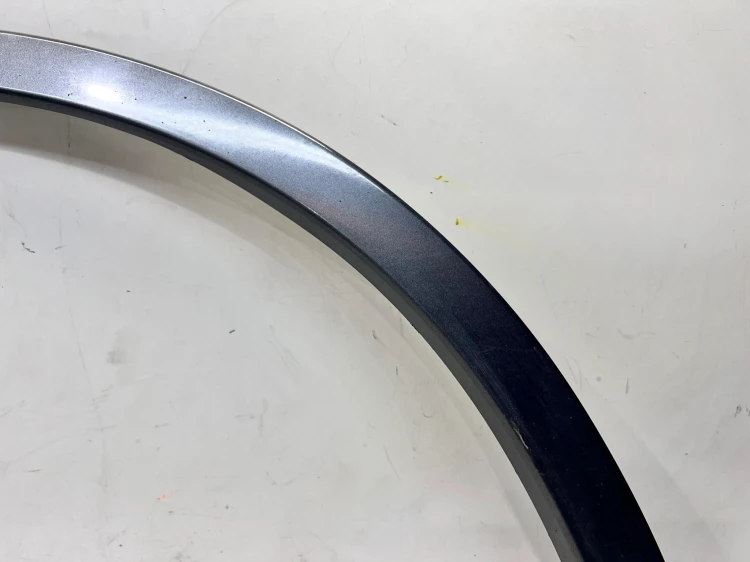 LISTWA Z BŁOTNIKA NAKŁADKA LEWY PRZÓD AUDI Q7 4M LZ7S SLINE 4M0853717B