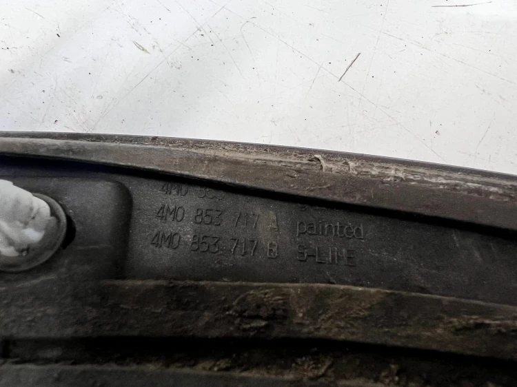 LISTWA Z BŁOTNIKA NAKŁADKA LEWY PRZÓD AUDI Q7 4M LZ7S SLINE 4M0853717B