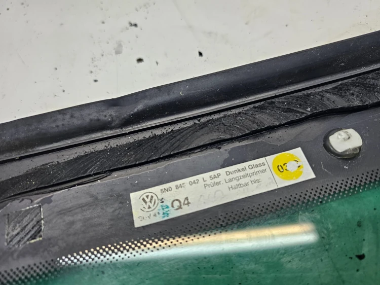 SZYBA KAROSERYJNA PRAWY TYŁ VW TIGUAN 2007R POD CHROM 5N0845042L