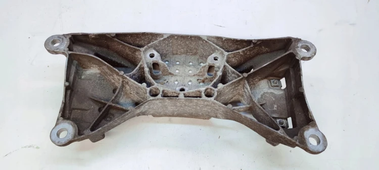 ŁAPA PODPORA SKRZYNI BIEGÓW AUDI A6 A7 4G0399263S