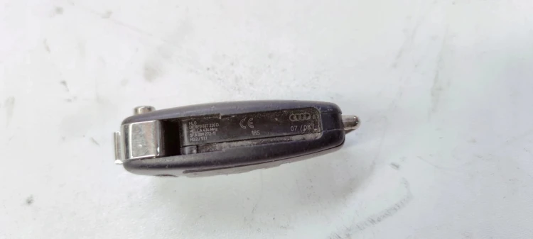 KLUCZYK PILOT SCYZORYK AUDI A3 8P 8P0837220D *45*