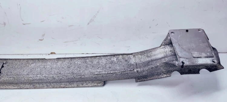 BELKA POD ZDERZAK TYŁ AUDI A8 D3 4E0807309A