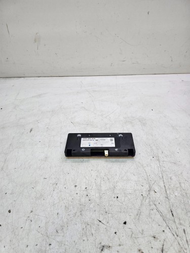 WZMACNIACZ ANTENOWY AUDI A4 B6 CABRIO 8H0035225S