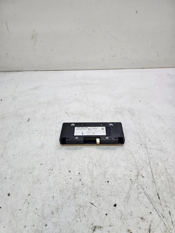 WZMACNIACZ ANTENOWY AUDI A4 B6 CABRIO 8H0035225S