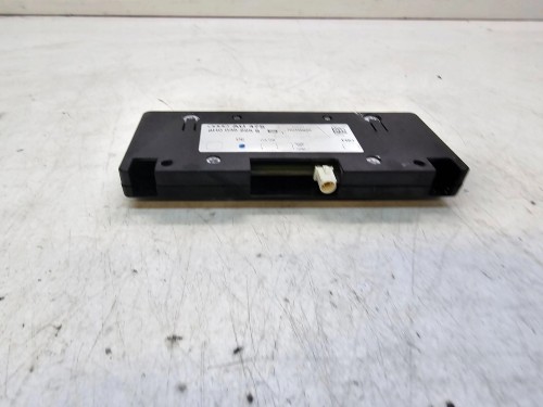 WZMACNIACZ ANTENOWY AUDI A4 B6 CABRIO 8H0035225S