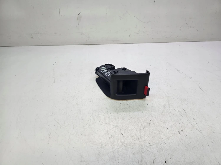 ZAMEK KANAPY LEWY TYŁ AUDI A3 8V VW 5Q0881681