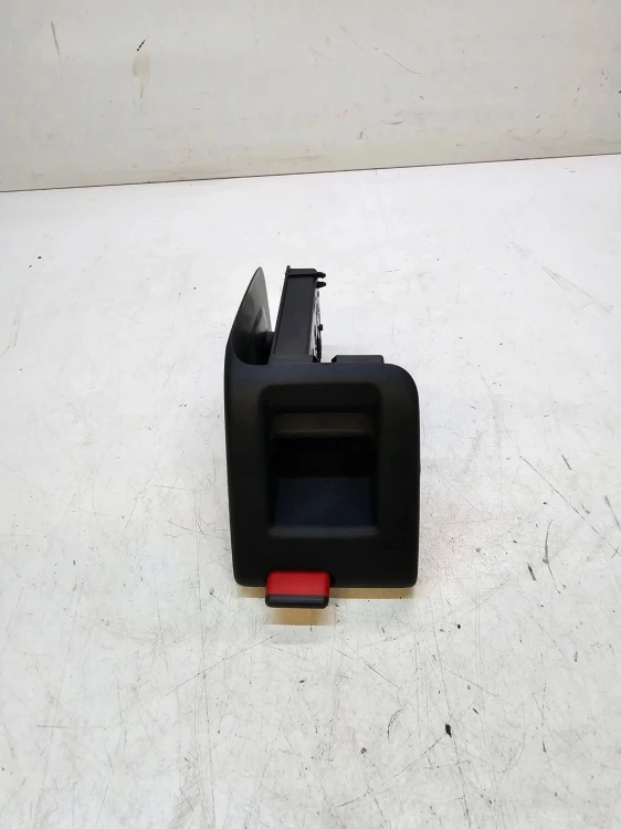 ZAMEK KANAPY LEWY TYŁ AUDI A3 8V VW 5Q0881681