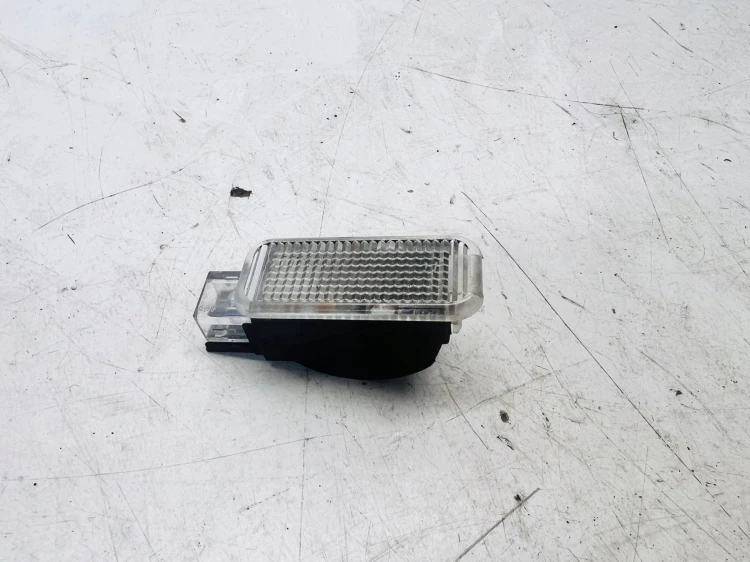 LAMPKA OŚWIETLENIE KABINY AUDI 4B0947416A