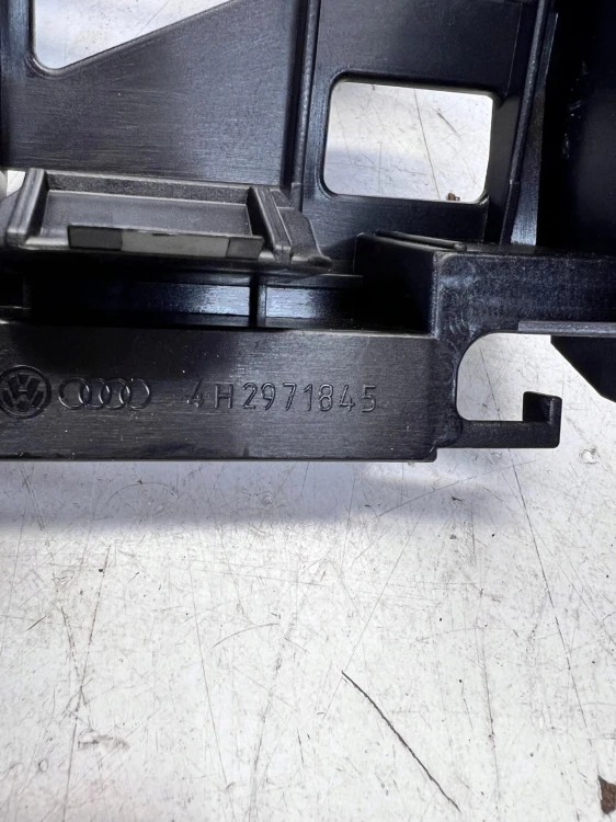 UCHWYT SKRZYNKI BEZPIECZNIKÓW AUDI A4 A5 A6 4H2971845
