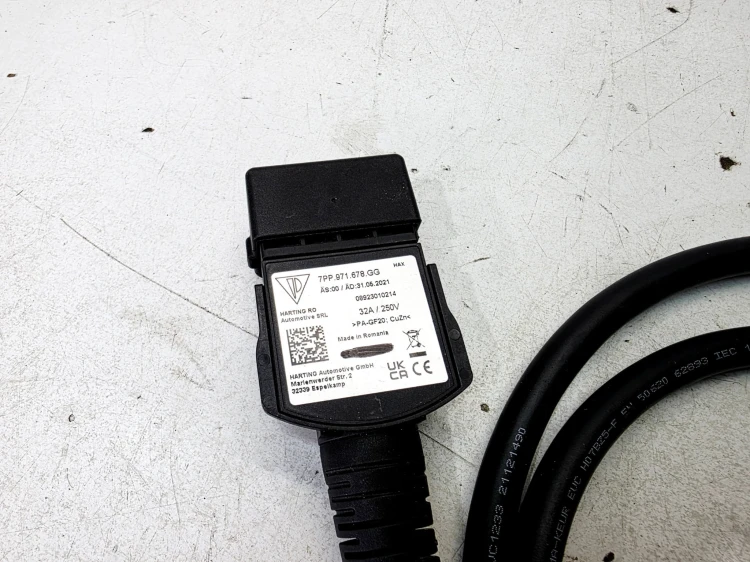 PRZEWÓD ŁADOWANIA DO GNIAZDKA ELEKTRYCZNEGO AUDI Q4 E-TRON 7PP971678GG
