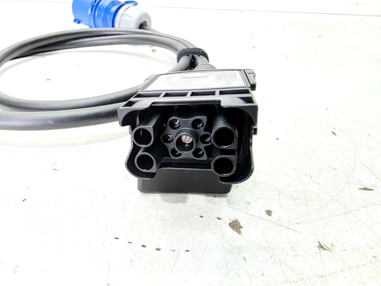 PRZEWÓD ŁADOWANIA DO GNIAZDKA ELEKTRYCZNEGO AUDI Q4 E-TRON 7PP971678GG