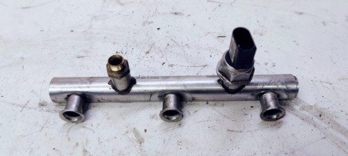 LISTWA WTRYSKOWA AUDI A4 A6 C6 3.2 FSI 06E13089B