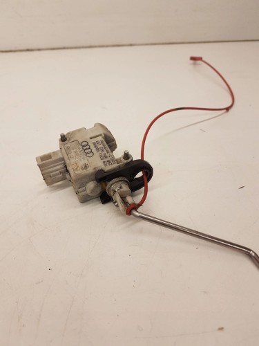 SIŁOWNIK KLAPKI PALIWA AUDI A3 8P LIFT 8P4862153