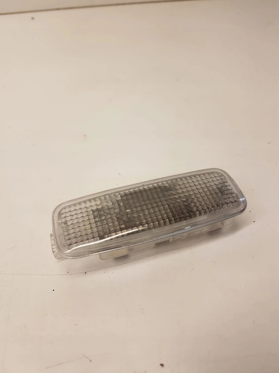 LAMPKA OŚWIETLENIE KABINY AUDI A3 A4 A5 4D0947105A