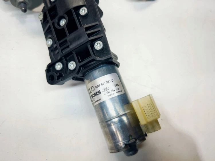 ZAWIAS SILNIKCZEK KLAPY TYŁ LEWY AUDI A4 B9 AVANT 8W9827299B 8W9827851D