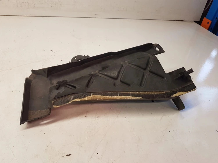 RYNNA PODSZYBIE AUDI A3 8P LIFT 8P1819979A